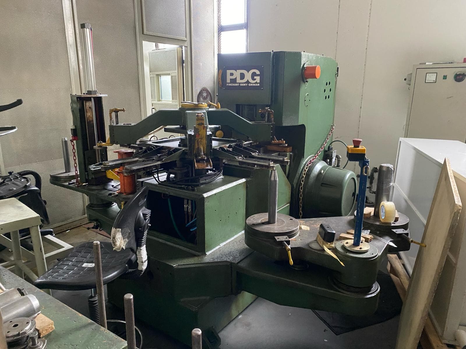 Punzonatrice per lamierini PDG PEA 7/600