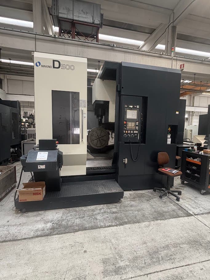 Centro di lavoro verticale 5 assi Makino D500