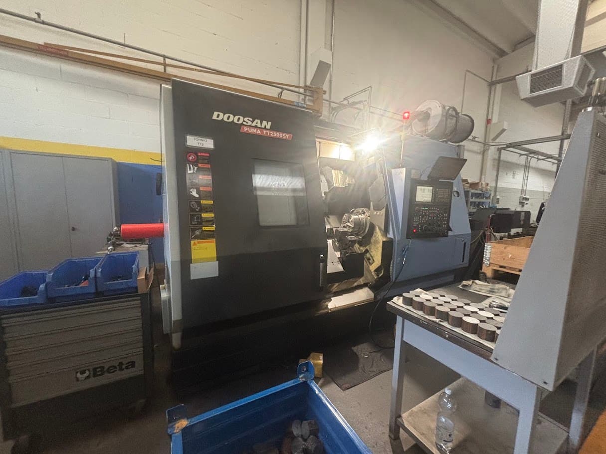Tornio CNC da ripresa motorizzato Doosan TT2500SY